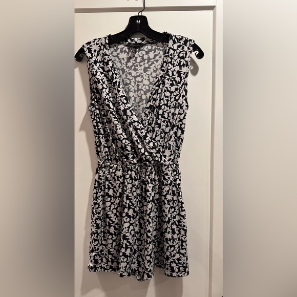 Banana Republic Pants - Banana Republic Monochrome Floral romper Size S